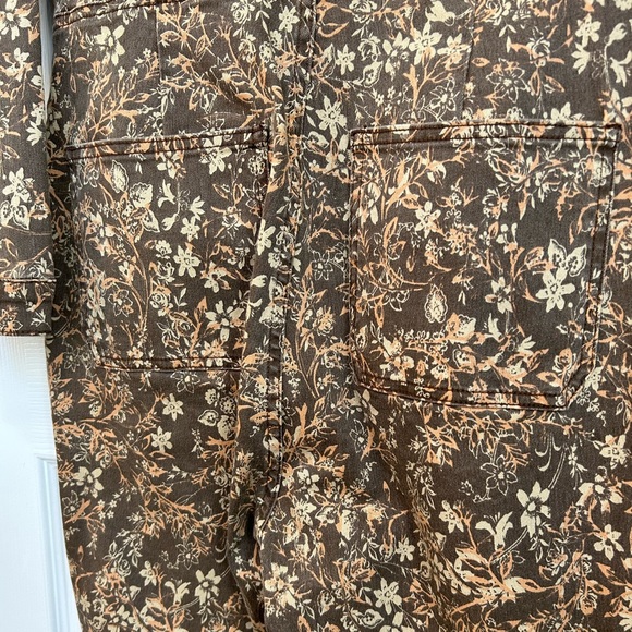 Free People floral jumpsuit with zip front 2 front zip pockets, 2 hip pockets - Picture 5 of 5